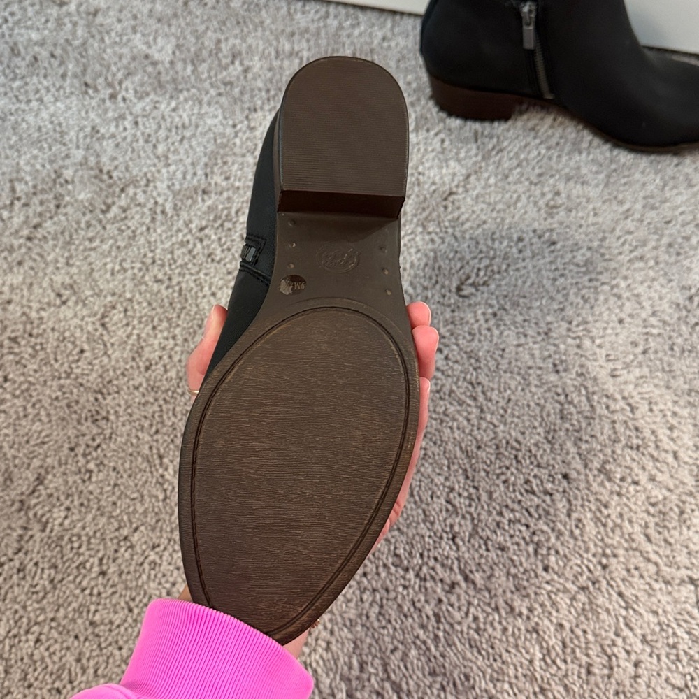 Lucky Brand Black Leather Side-Zip Ankle Booties - Picture 2 of 2